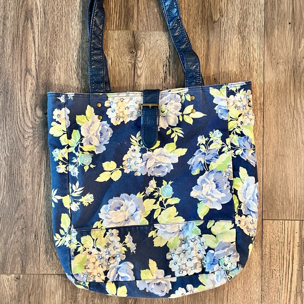 Aeropostale navy blue & floral bag